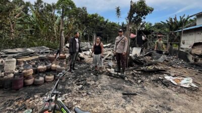 Dua ruko di Dusun Bahta, Sanggau ludes terbakar akibat korsleting listrik pada Minggu (8/2).