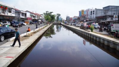 Jalan Sungai Raya Dalam mulai dilakukan uji coba penerapan jalan satu arah antara Kota Pontianak dan Kabupaten Kubu Raya.
