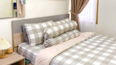 Ilustrasi - Kasur menyimpan debu dan tungau berbahaya. Simak jadwal ideal mencuci seprai, bantal, hingga kasur untuk mencegah penyakit kulit dan pernapasan. (Dok. Ist)