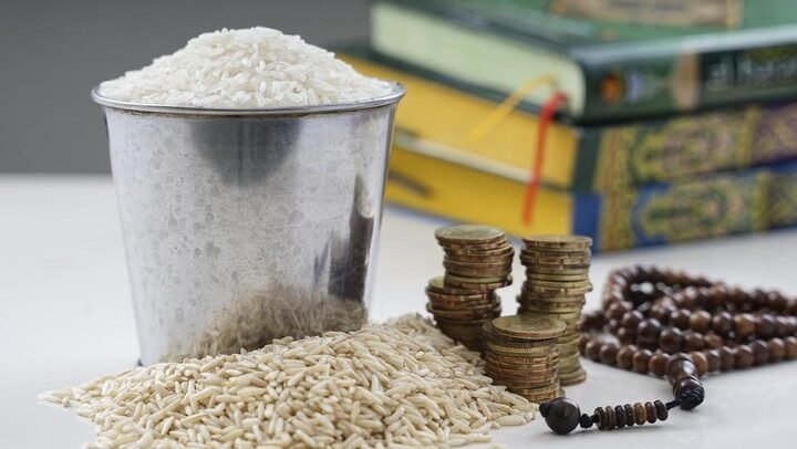 Kanwil Kemenag menetapkan zakat fitrah 2026 Kalbar sebesar 2,7 kg beras per jiwa.