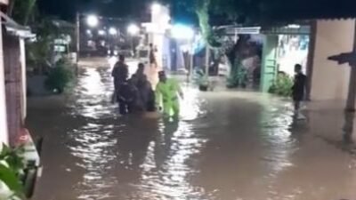 Kondisi banjir di wilayah Kabupaten Kendal, Provinsi Jawa Tengah pada Selasa (10/2) yang merendam 1.105 unit rumah warga setempat