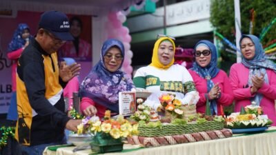 Momen peringatan HUT ke-4 Pengurus Wilayah Ikatan Wanita Sulawesi Selatan (IWSS) Kalbar.
