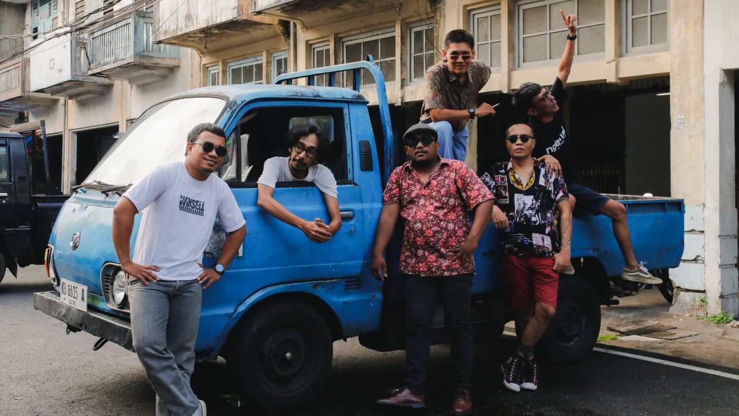 Para personel Orkes Bahagia Pontianak