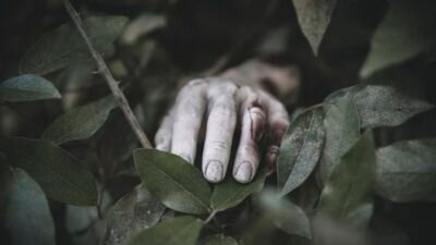 Pensiunan ASN Mempawah, Ruslan (60), ditemukan meninggal dunia di kebunnya di Desa Pasir setelah sempat hilang.