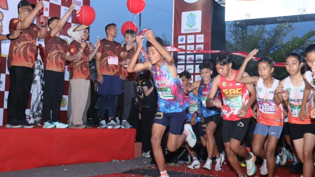 Peserta Pontianak City Run 2026 saat di garis start, Minggu (15/2/2026).