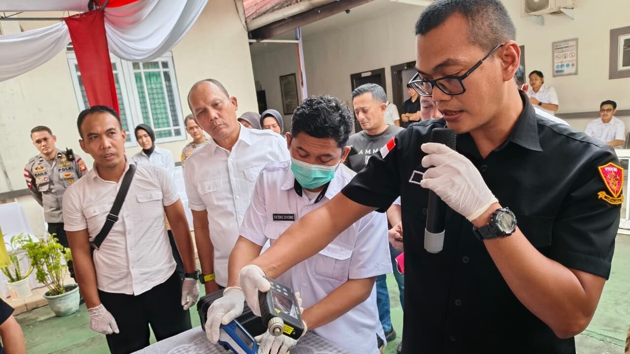 Polda Kalbar sukses lakukan Pemberantasan Peredaran Narkoba dengan menyita 28 kg sabu dan tangkap 19 tersangka.