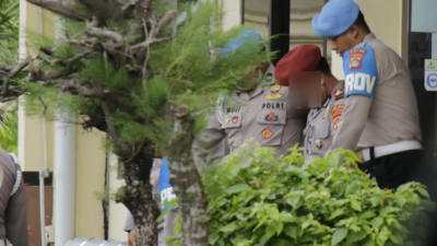 Polda NTB tetapkan Eks Kasat Resnarkoba Tersangka Narkoba jenis sabu seberat 488 gram.