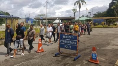 Suasana di Pos Lintas Batas Negara (PLBN) Entikong saat proses pemulangan WNI bermasalah dari Sarawak, Malaysia. (Dok. Ist)