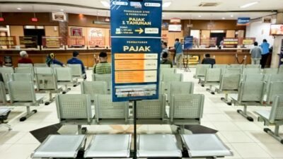 Suasana ruang tunggu Samsat Sukoharjo yang tampak lengang tanpa antrean wajib pajak setelah viralnya seruan penundaan pembayaran pajak kendaraan di wilayah Jawa Tengah, Minggu (15/2/2026).