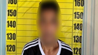 Tersangka SR di Mapolsek Tayan Hilir, Senin (9/2/2026).