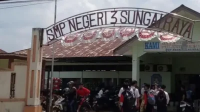 Gerbang Masuk SMP Negeri 3 Kecamatan Sungai Raya.