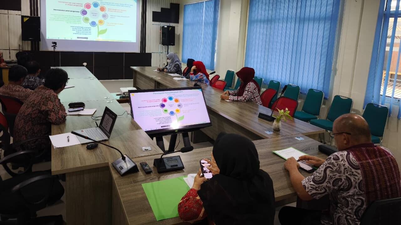 Suasana Rapat Koordinasi Pelaporan Data Organisme Pengganggu Tumbuhan (OPT) Tanaman Perkebunan di ruang rapat Disbunak Prov. Kalbar. (Dok. HO/Faktakalbar.id)