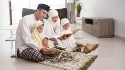 "Ingin Ramadhan tahun ini lebih bermakna? Simak 5 aktivitas seru dan bermanfaat yang bisa dilakukan bersama keluarga untuk mempererat kebersamaan dan meningkatkan ibadah."