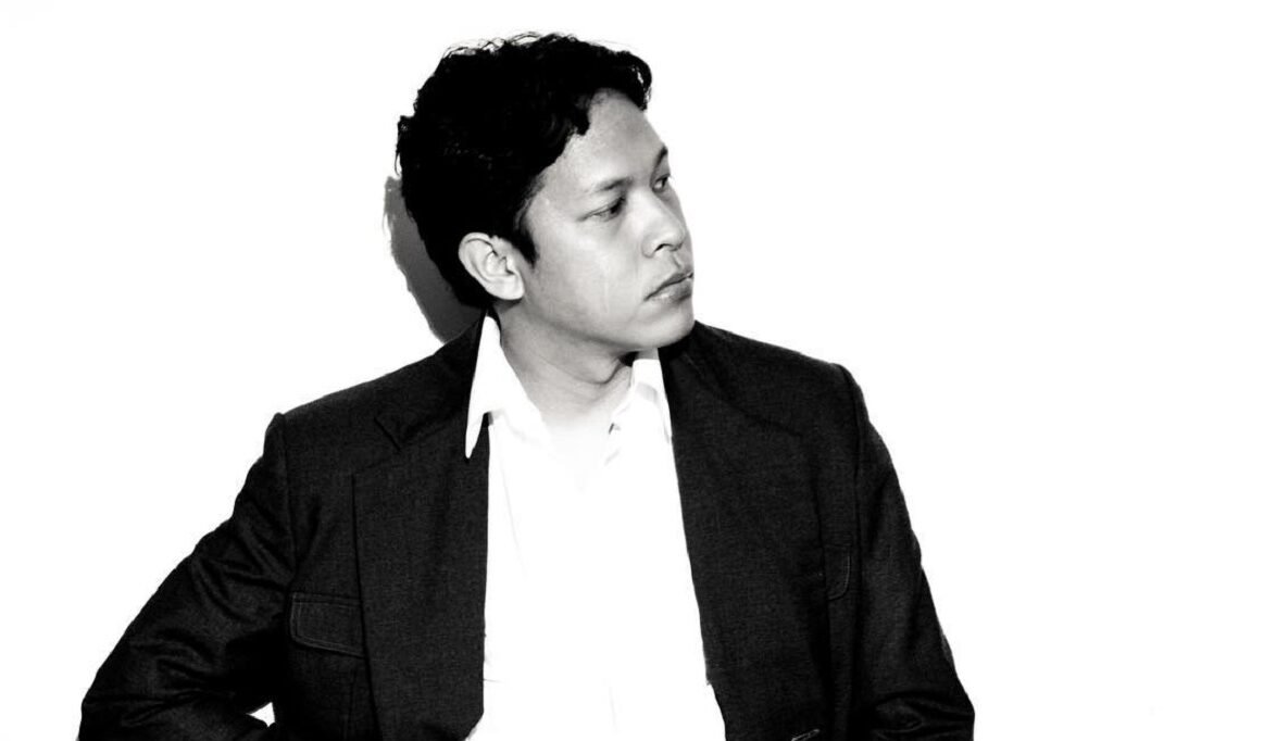 "Lagu Hindia "Untuk Apa / Untuk Apa?" ternyata punya makna mendalam bagi jurnalis. Simak 5 alasan mengapa liriknya sangat relevan dengan realitas buruh pena."