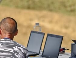 Bukan Anti Teknologi, Ini Alasan Orang Lebih Betah Kerja di Lapangan daripada di Depan Laptop