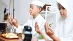 Ilustrasi - Mengajarkan ibadah puasa kepada anak membutuhkan kesabaran dan strategi yang tepat. (Dok. Ist)