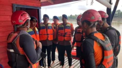 "Tim SAR gabungan masih melakukan pencarian terhadap dua anak yang hilang di Sungai Kapuas, Sintang. Satu korban ditemukan meninggal dunia dan satu lainnya selamat."