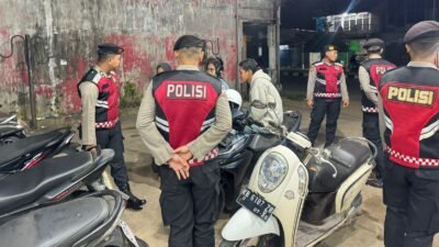 Sat Samapta Polres Ketapang melaksanakan Patroli Perintis Presisi untuk mengantisipasi gangguan kamtibmas di pusat perbankan dan pertokoan Kota Ketapang.