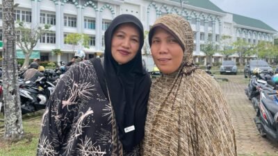 "Warga Pontianak rela mengantre berjam-jam sejak subuh demi tebus sembako di pasar murah SERAMBI 2026. Mereka bahkan kompak menawar langsung ke Gubernur agar harga paket diturunkan."