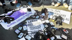 "Profesi jurnalis identik dengan deadline ketat dan breaking news. Apakah mungkin menerapkan slow living di industri media? Simak analisisnya di sini."