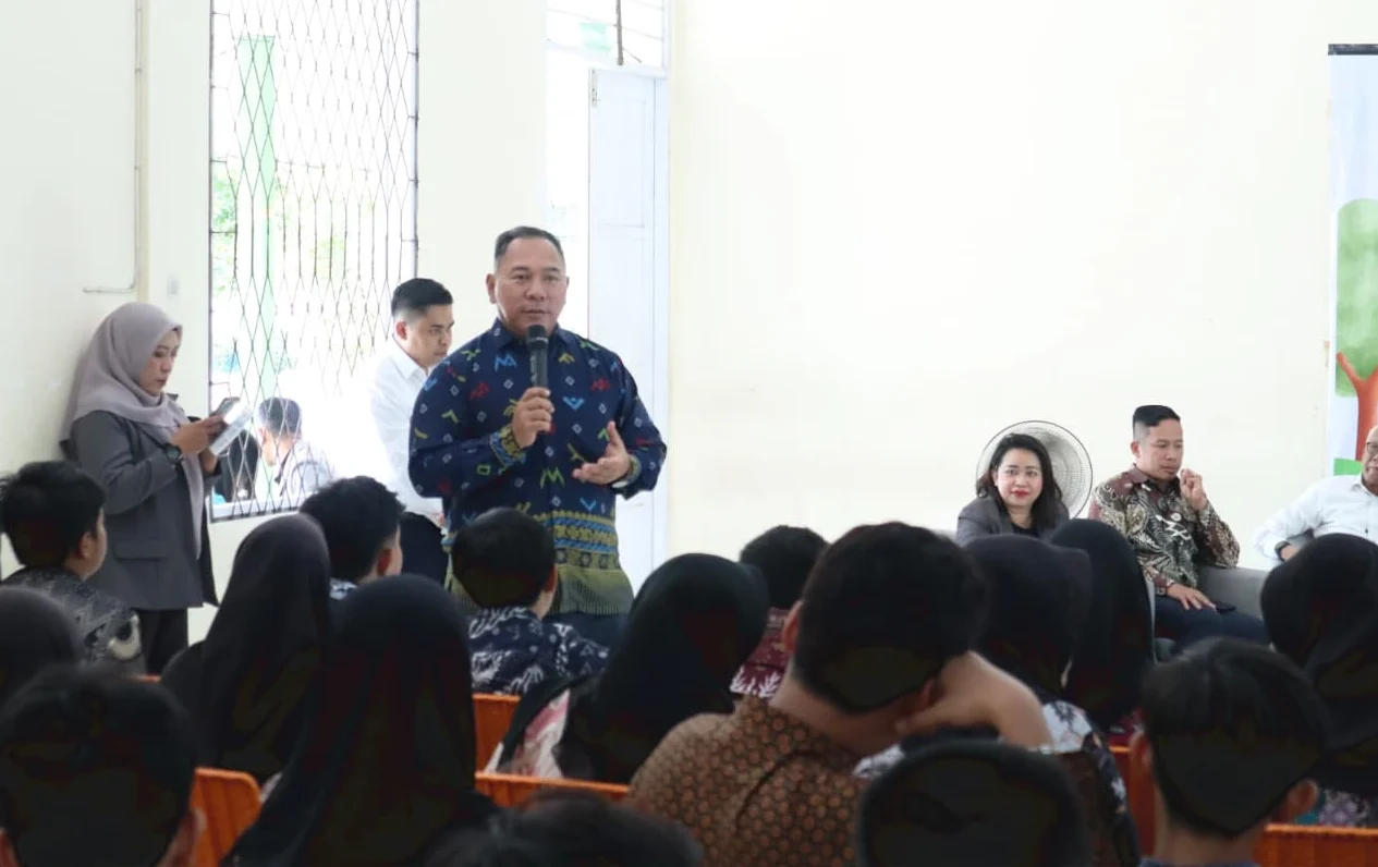 "Hotel Aston dan Neo Gajah Mada berkolaborasi dengan KPAD Pontianak gelar sosialisasi anti bullying di SMPN 11. Gerakan Berani Baik ajak siswa ciptakan sekolah aman."