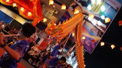 Atraksi Naga menjadi daya tarik Festival Cap Go Meh 2577 Kongzii di Pontianak.