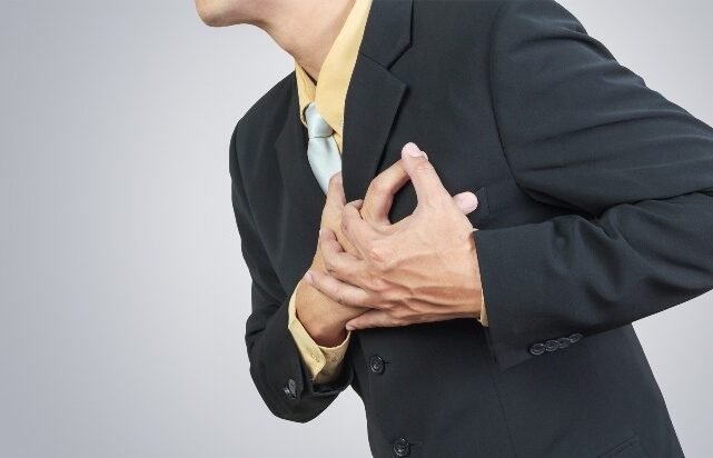 "Jangan abaikan jantung berdebar kencang atau pusing mendadak. Kenali penyebab aritmia pada usia muda, mulai dari gaya hidup hingga gangguan elektrolit."