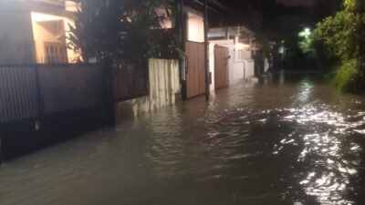 Perumahan tergenang banjir di Tangerang Selatan. (Dok: HO/Faktakalbar.id)