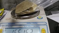 "Bareskrim Polri mengusut tuntas aliran dana Rp28 triliun terkait pencucian uang (TPPU) tambang emas ilegal (PETI) di Kalbar. Simak rincian penggeledahan di Surabaya dan Nganjuk."