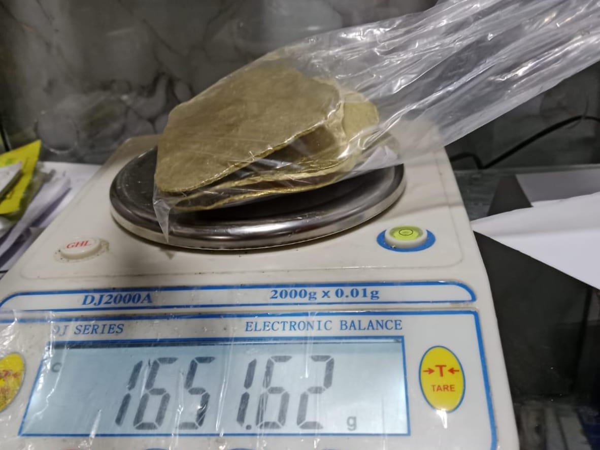 "Bareskrim Polri mengusut tuntas aliran dana Rp28 triliun terkait pencucian uang (TPPU) tambang emas ilegal (PETI) di Kalbar. Simak rincian penggeledahan di Surabaya dan Nganjuk."