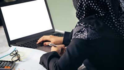 Ilustrasi - Bekerja dalam kondisi berpuasa menuntut Anda untuk mengelola energi otak secara lebih efisien daripada hari biasanya. (Dok. Ist)