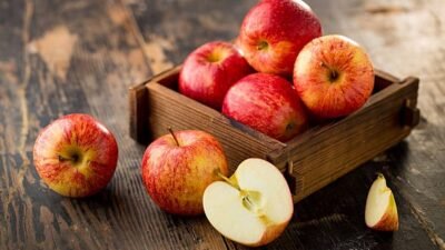 "Inilah daftar buah yang wajib ada saat Imlek beserta makna filosofisnya. Dari jeruk Mandarin hingga nanas, semua memiliki simbol keberuntungan dan rezeki. "