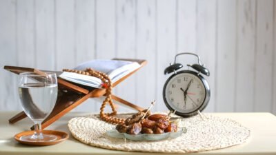 ILustrasi - Bulan Ramadan sering kali diikuti dengan kenaikan harga kebutuhan pokok dan pengeluaran tambahan untuk buka puasa bersama atau persiapan Lebaran. (Dok; Freepik)