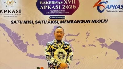 "Bupati Ketapang Alexander Wilyo hadiri Rakernas XVII Apkasi di Batam. Soroti revisi UU Pemda, dana perkebunan, hingga wacana Pilkada via DPRD yang jadi isu panas. "
