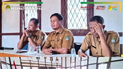 Camat Air Upas Samson Nopen memimpin rapat koordinasi bersama staf untuk memantapkan persiapan Musrenbang RKPD 2027. (Dok. HO/Faktakalbar.id)