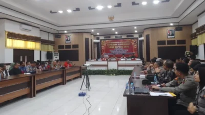 "Polresta Pontianak siapkan 700 personel amankan Cap Go Meh 2026. Jadwal pawai naga disesuaikan setelah salat tarawih demi menghormati bulan Ramadan."