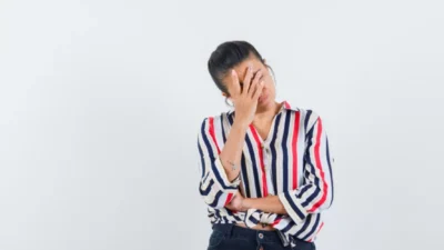 "Hari menyebalkan sering datang tanpa rencana. Simak 5 cara efektif menghadapi hari buruk mulai dari micro-break hingga mengelola ekspektasi diri."