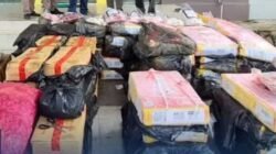 Tumpukan karung berisi daging ilegal yang ditemukan di kawasan jalur tidak resmi perbatasan Entikong, Rabu (4/2/2026).