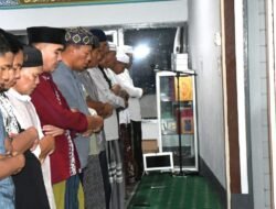 Pererat Silaturahmi, Dankodaeral XII Tarawih Berjamaah Bersama Prajurit dan Warga