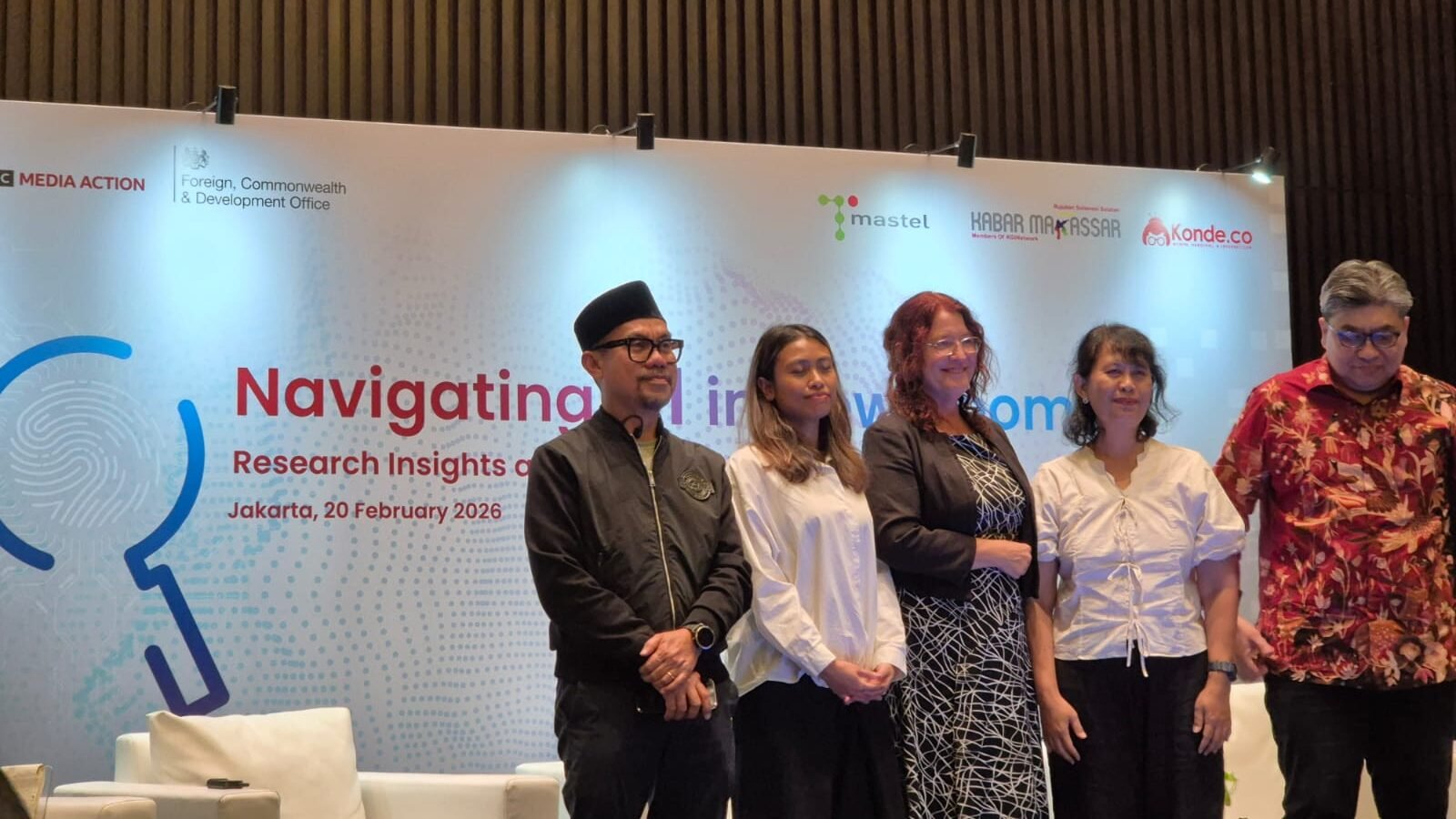 Para narasumber dalam diskusi bertema "Navigating AI in Newsrooms" yang diselenggarakan di Jakarta. (DOk. HO/Faktakalbar.id)
