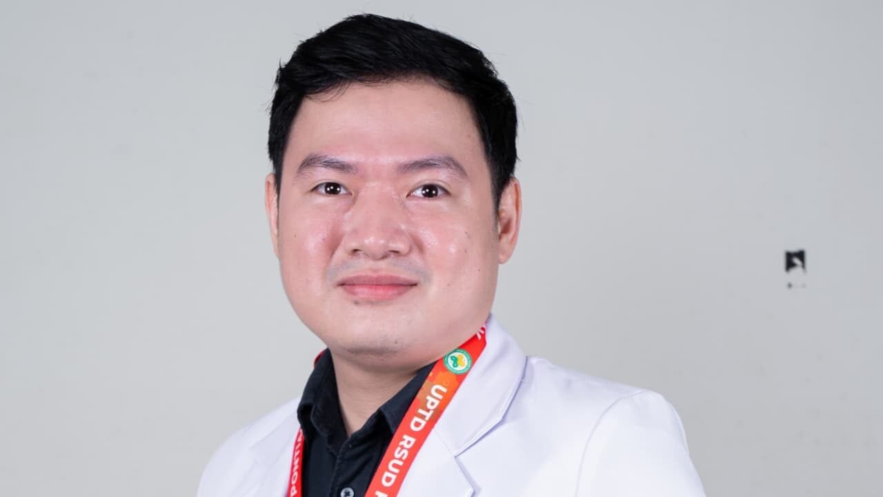 Dokter RSUD SSMA Pontianak dr Tommy Alexander memberikan penjelasan mengenai kesehatan jantung. (Dok. HO/Faktakalbar.id)