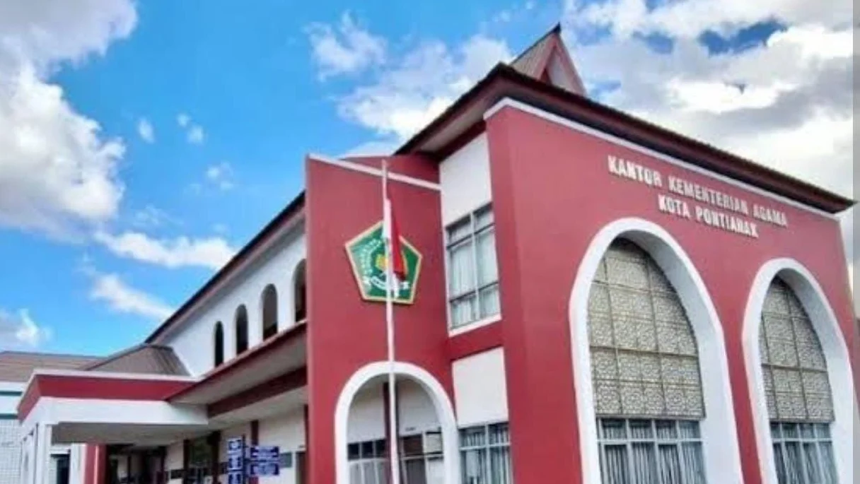 "Kepala Kantor Kemenhaju Pontianak diduga menyerang Ketua KBIHU saat rapat. Korban lapor Polresta Pontianak terkait dugaan kekerasan fisik. Simak kronologinya."