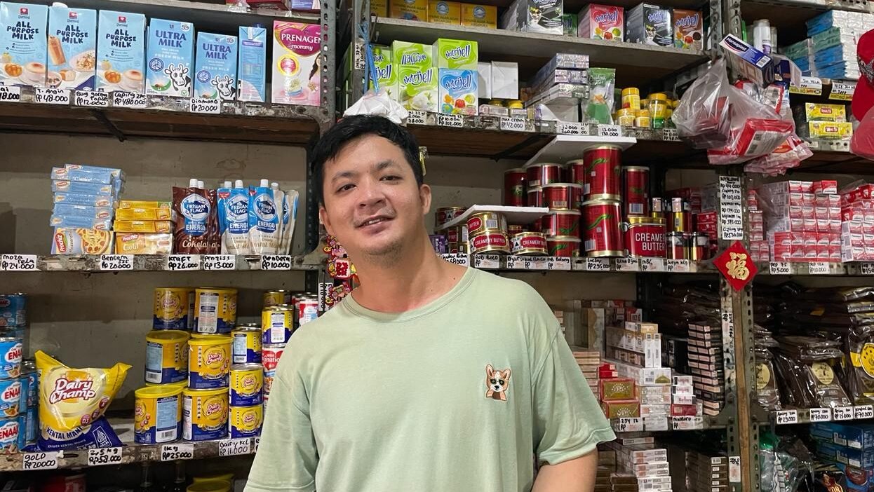 "Jelang Ramadan 2026, harga bawang merah di Pontianak capai Rp88 ribu akibat ekspedisi kapal tertunda. Simak update harga beras dan telur terkini."