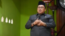 Pemerintah Kabupaten Kubu Raya menargetkan penyelesaian pembangunan jalan poros sebelum masa jabatan kepala daerah berakhir pada 2029. Hal ini disampaikan oleh Sukiryanto di Masjid Muhajirin, Batu Ampar. (Dok: Prokopim Kubu Raya)
