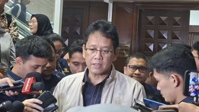 "Menteri Keuangan Purbaya Yudhi Sadewa emosional hingga gebrak meja di DPR saat kinerjanya dikritik. Ia menjadikan keberhasilan penanganan krisis Agustus 2025 sebagai pembelaan."