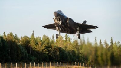 Pesawat tempur siluman F-35A Lightning II melakukan lepas landas dalam simulasi ketahanan operasional udara. (Dok. Ist)