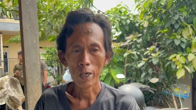 "Inkonsistensi ucapan pedagang es gabus, Suderajat, ternyata akibat trauma tekanan kasus viral. Hasil lab polisi pastikan es gabus aman dan bebas spons."