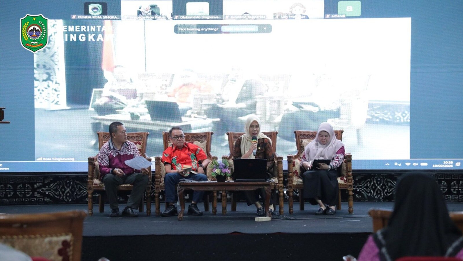 Sekretaris Daerah Kota Singkawang Dwi Yanti memimpin Forum Konsultasi Publik Rancangan Awal RKPD 2027 di Basement Kantor Wali Kota. (Dok. HO/Faktakalbar.id)