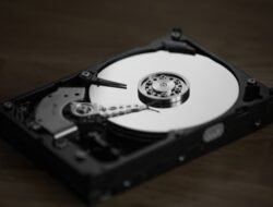 Efek Domino AI: Setelah RAM, Kini Giliran Hard Disk (HDD) Terancam Langka dan Mahal Sepanjang 2026