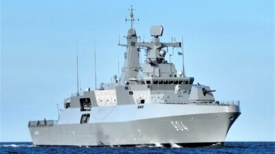 Frigat kelas MEKO A-200 sedang melakukan manuver di laut lepas di bawah langit cerah. (Dok. Ist)